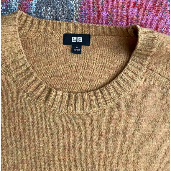 Uniqlo Men's 100% Wool Sweater - Picture 3 of 5